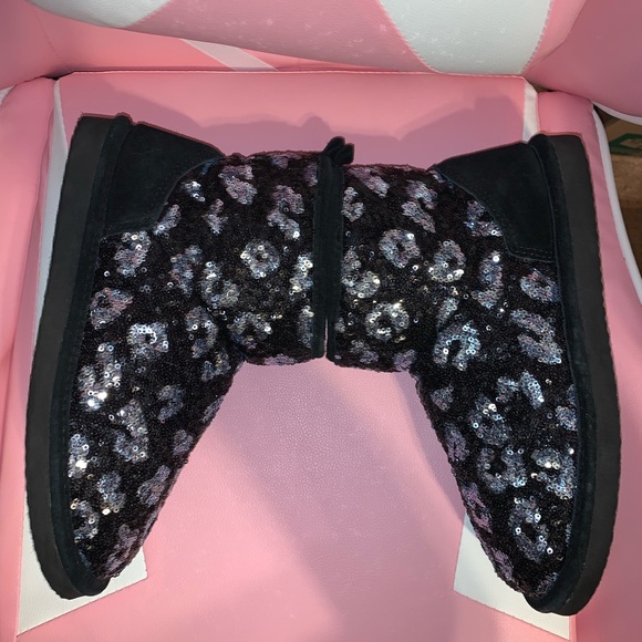 VS PINK Size LARGE 9/10 RARE HTF Cheetah Pattern Bling Faux Fur Lined Boots. - Picture 8 of 13